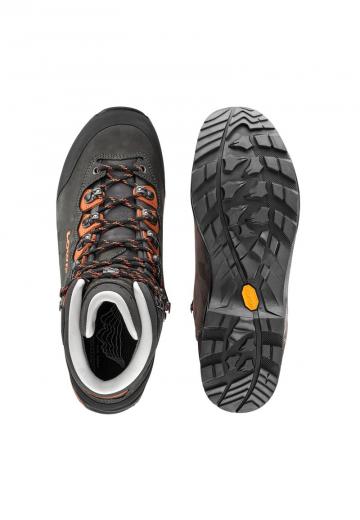 Походные ботинки