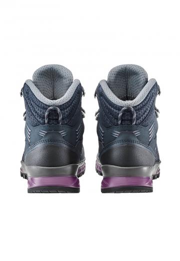 Походные ботинки