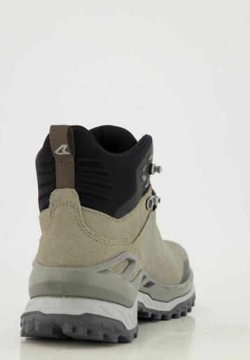 Походные ботинки