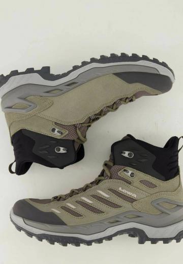Походные ботинки