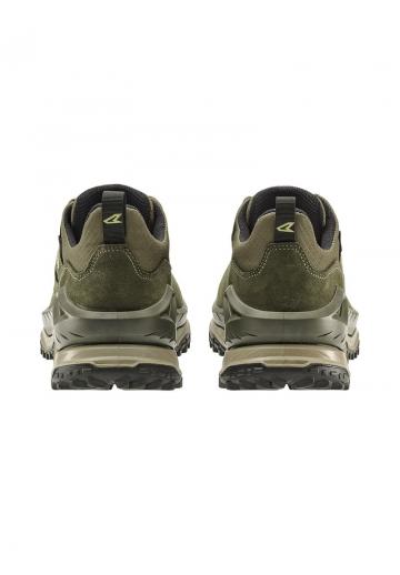 Походные кроссовки