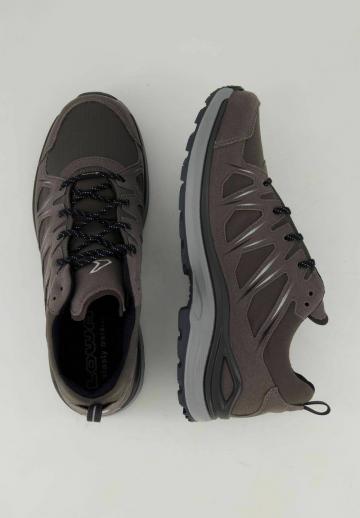 Походные кроссовки