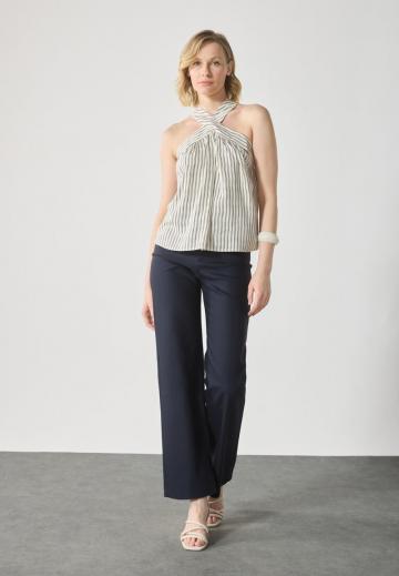 Блузка без рукавов