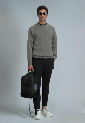 Брюки с накладными карманами