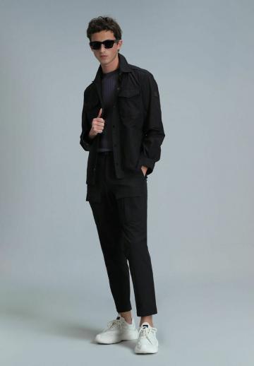 Брюки с накладными карманами