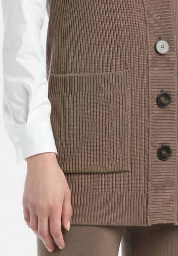 Длинный жилет