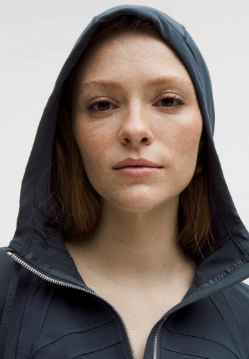 Спортивная толстовка