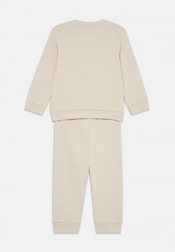 Набор одежды