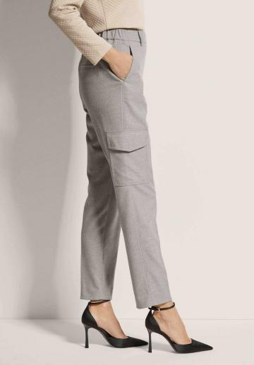 Брюки с накладными карманами