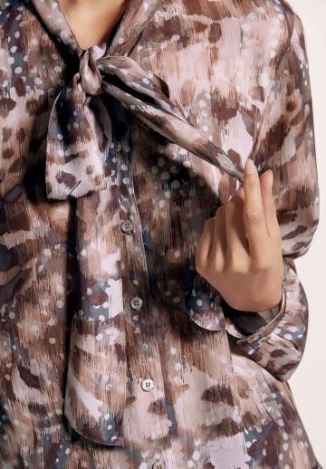Атласная блузка