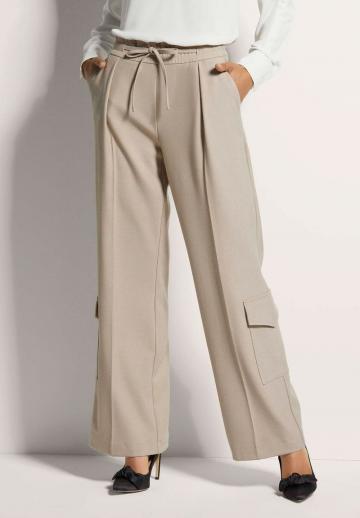 Брюки с накладными карманами