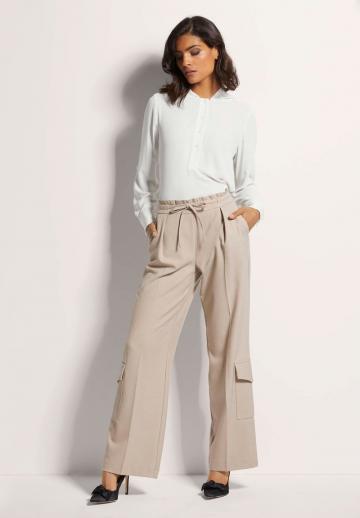 Брюки с накладными карманами