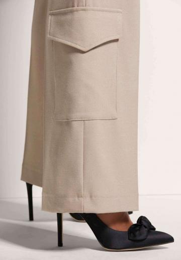 Брюки с накладными карманами