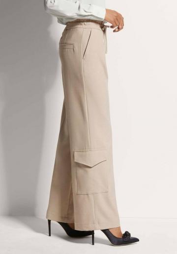 Брюки с накладными карманами