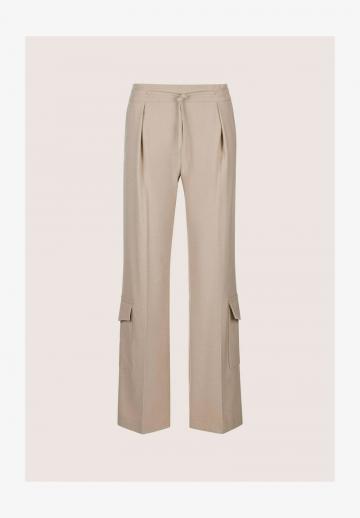 Брюки с накладными карманами