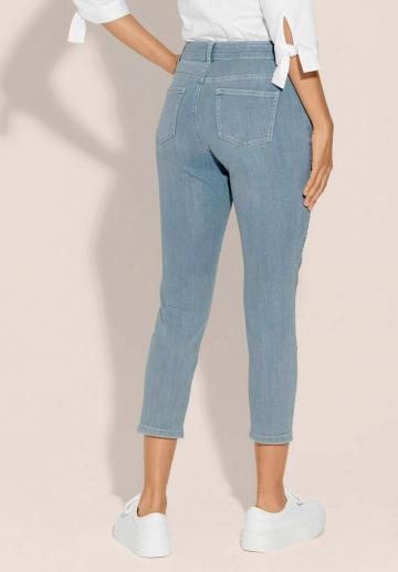 Короткие джинсы