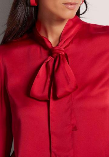 Атласная блузка