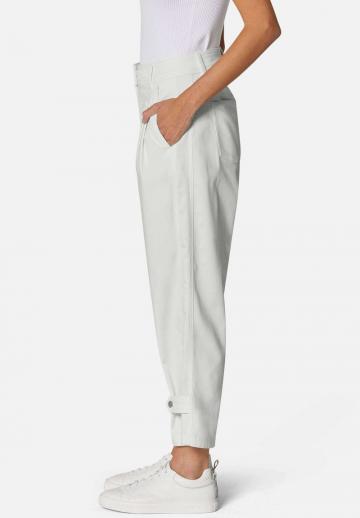 Короткие джинсы