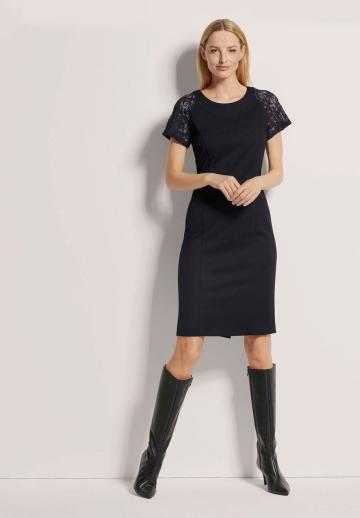 Платье футляр