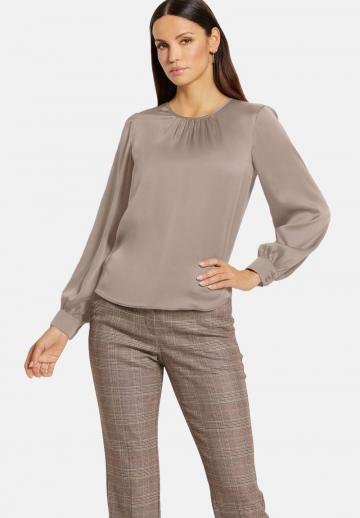 Атласная блузка