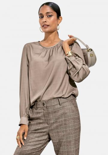 Атласная блузка