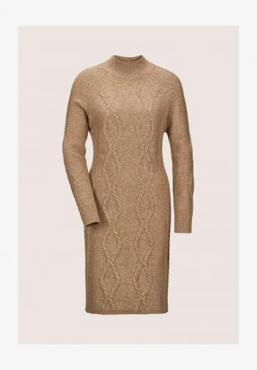 Вязаное платье