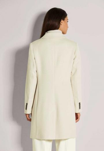 Короткое пальто