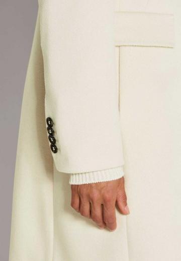 Короткое пальто