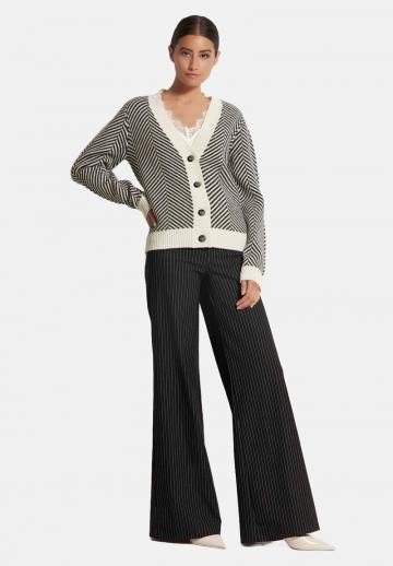 Жаккардовая вязаная кофта