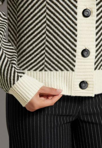 Жаккардовая вязаная кофта