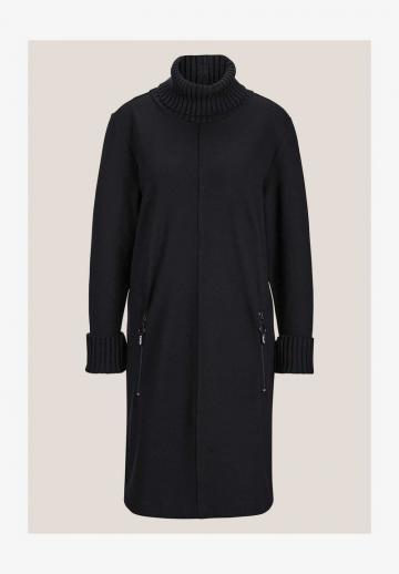 Вязаное платье