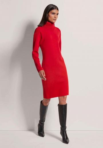 Платье футляр