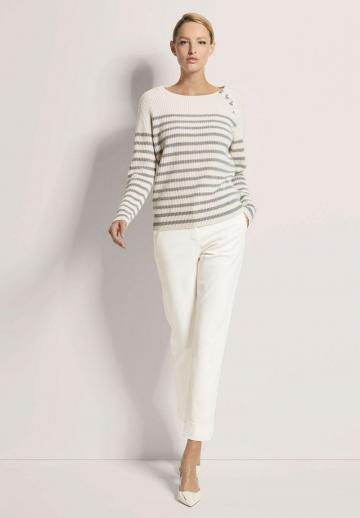 Пуловер в полоску