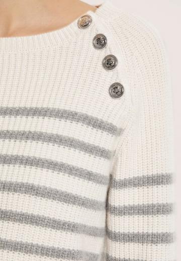 Пуловер в полоску