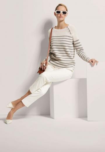 Пуловер в полоску