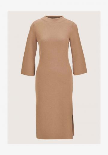 Вязаное платье