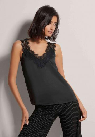 Блузка без рукавов