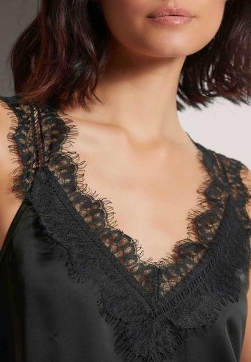 Блузка без рукавов