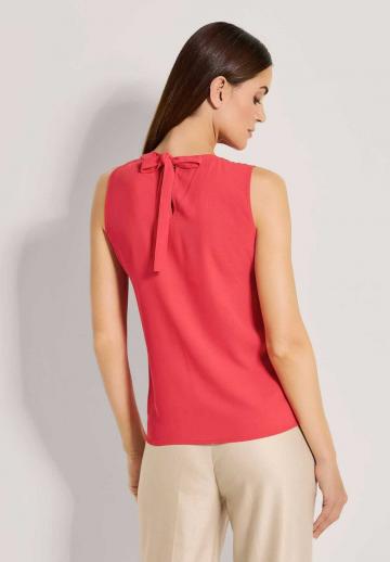 Блузка без рукавов