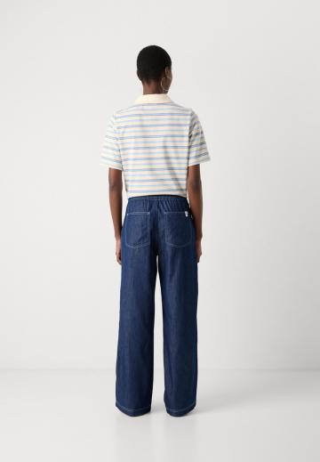 Клешеные джинсы