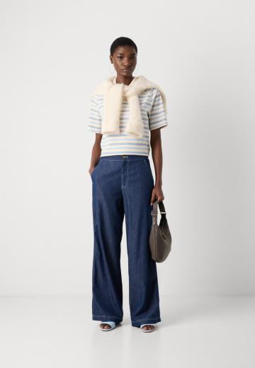 Клешеные джинсы