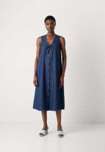 Джинсовое платье