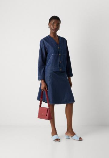 Джинсовая куртка