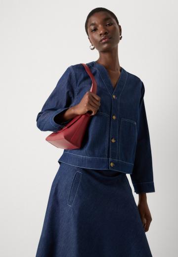 Джинсовая куртка