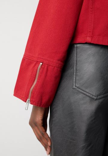 Джинсовая куртка