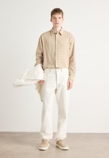 Прямые джинсы