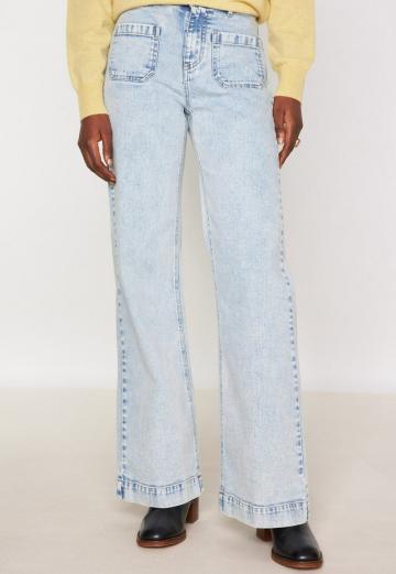 Клешеные джинсы