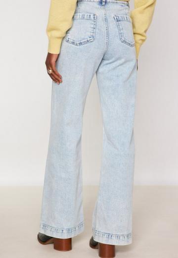 Клешеные джинсы