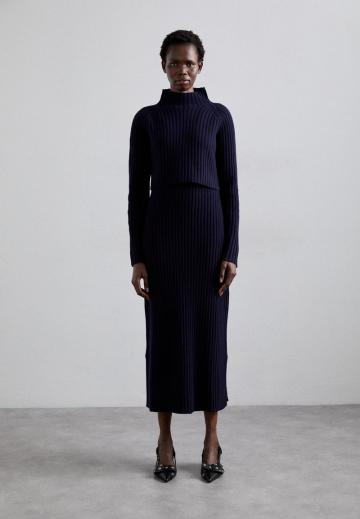 Вязаное платье