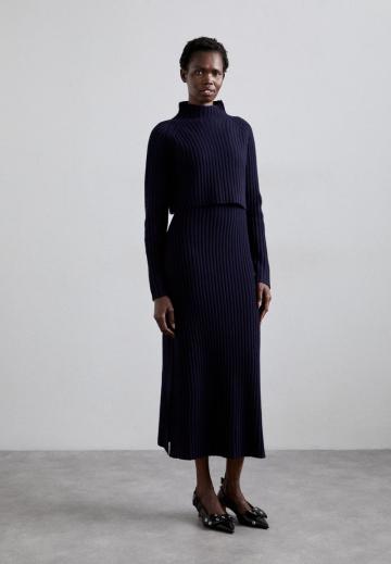 Вязаное платье